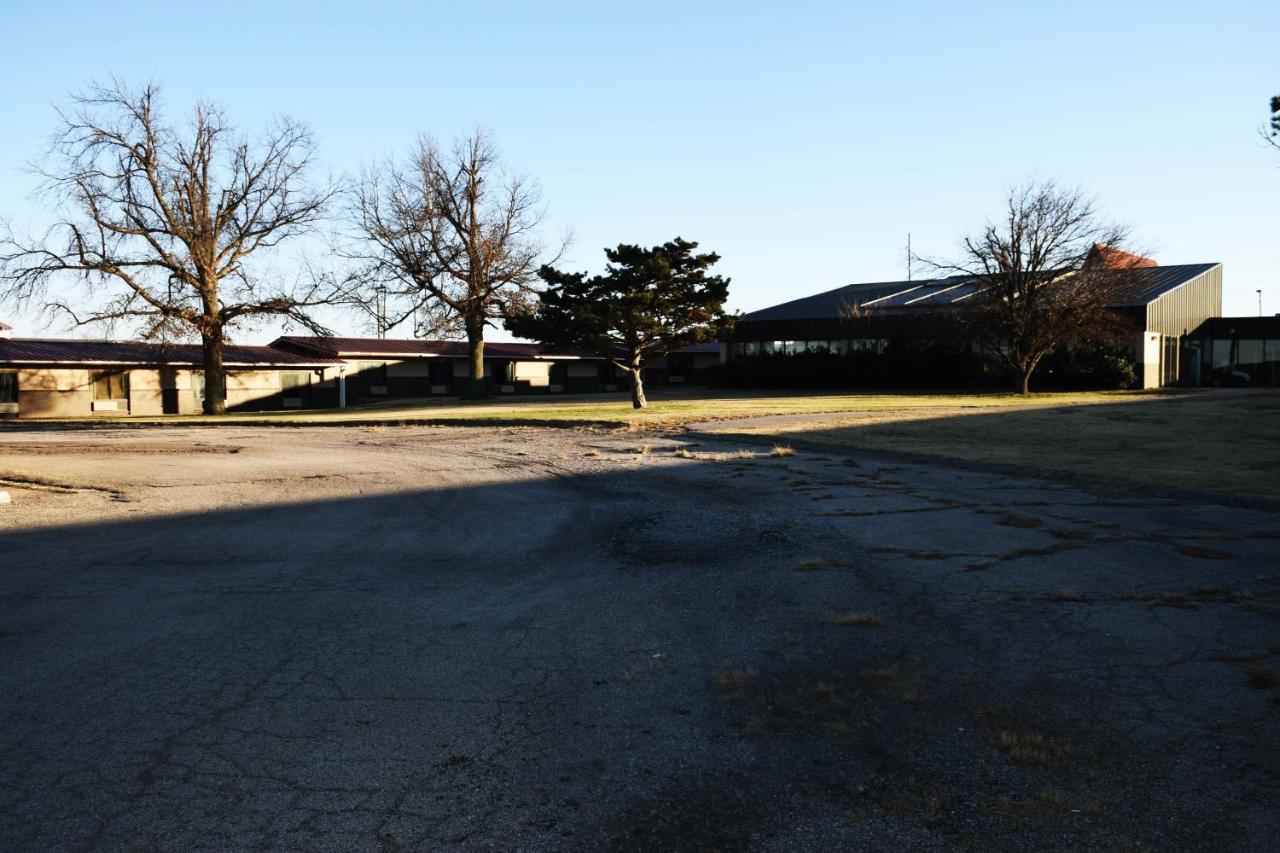 American Best Inn By Oyo I-35 Perry Near Lake Mcmurtry Exteriér fotografie